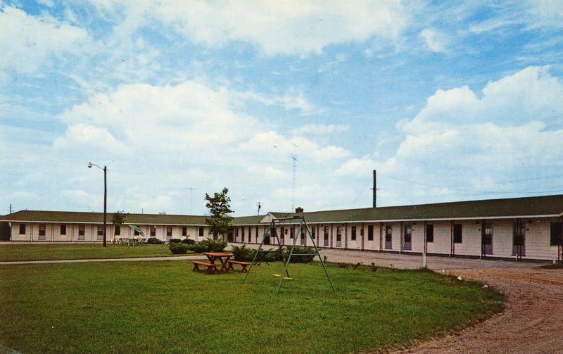 Maple Lane Motel (Hacienda Motel) - Vintage Postcard (newer photo)